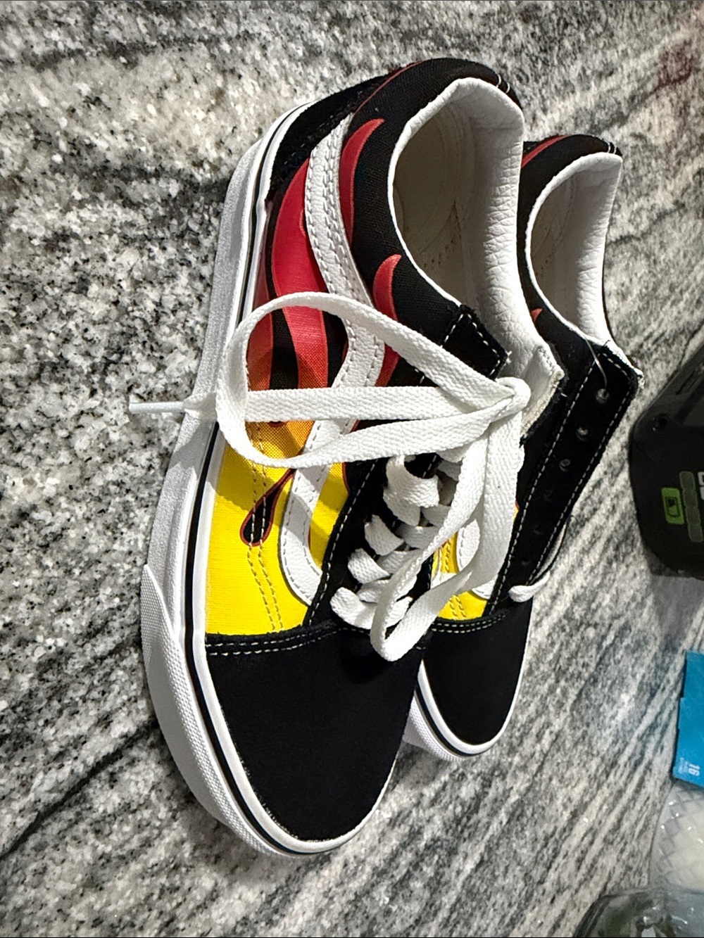 Vans Men’s Old Skool
(Flame)Black/Yellow/ Red/Wht
Sneakers men’s 3.5/ women’s 5